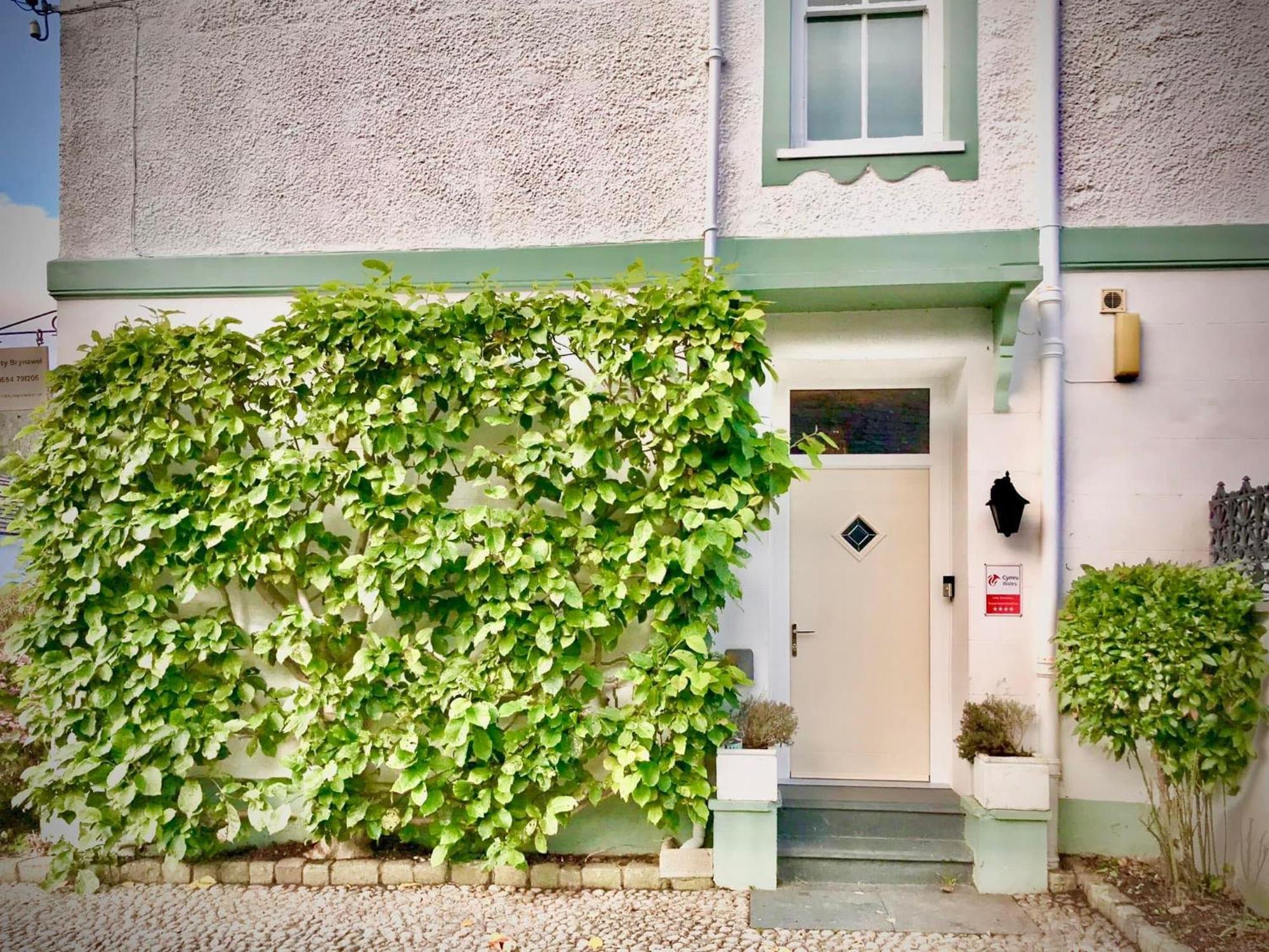 Llety Brynawel Guest House Pennal Exterior photo